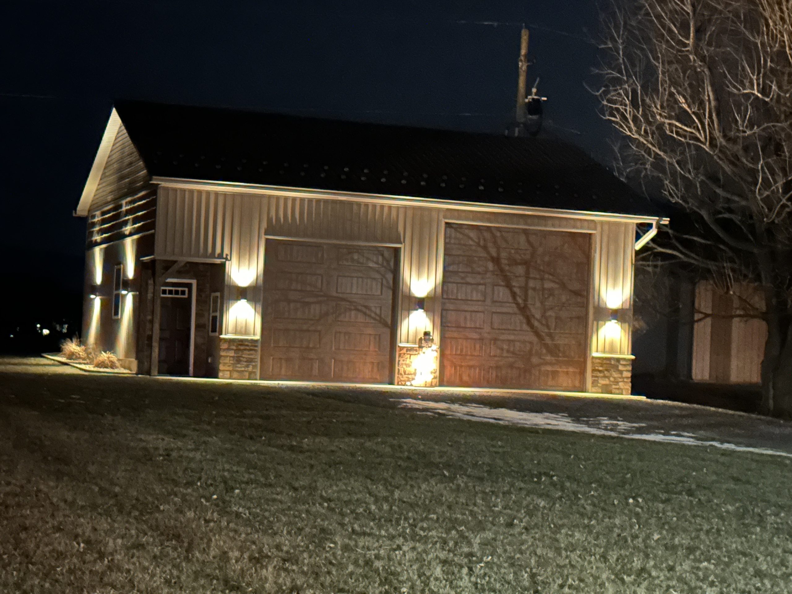 Exterior building lighting